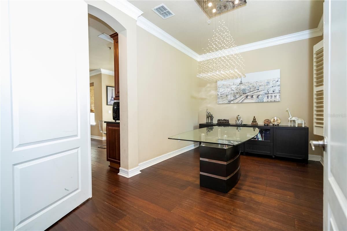 1555 HANKS AVENUE — photo 28 of 83