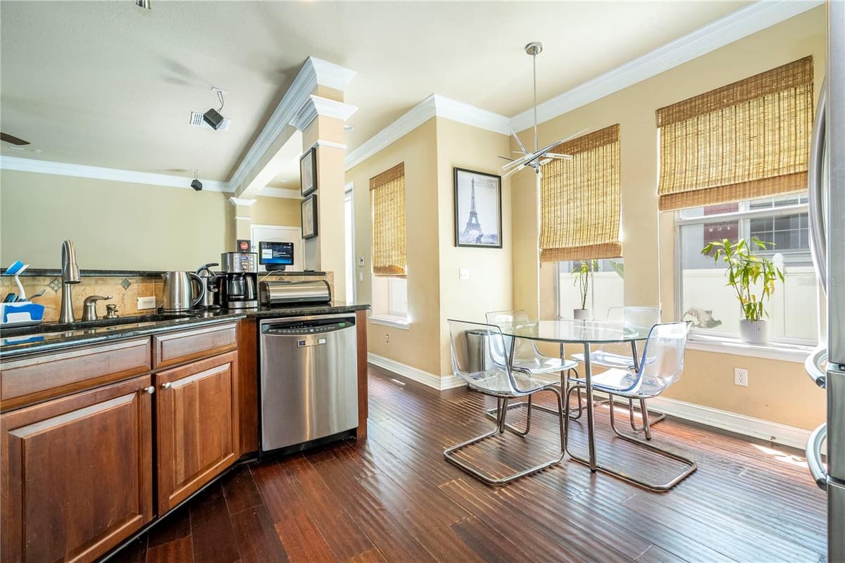 1555 HANKS AVENUE — photo 37 of 83