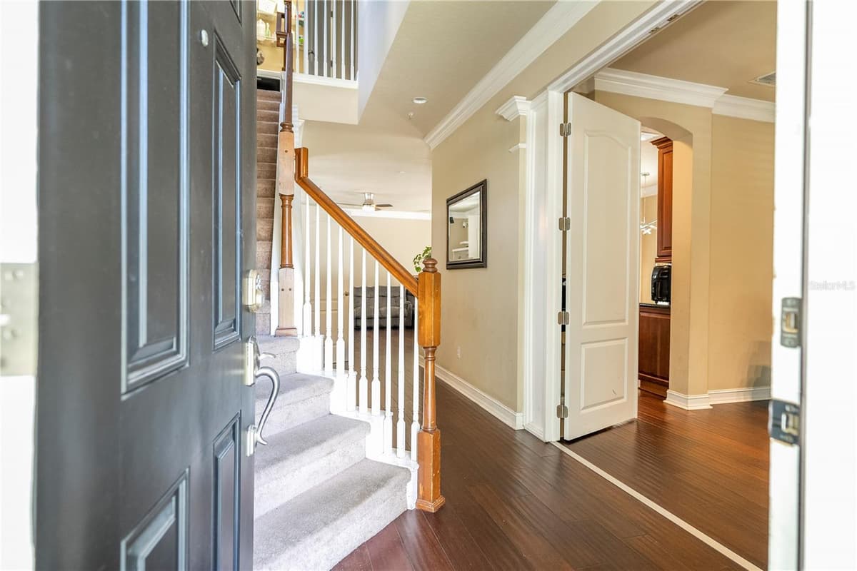 1555 HANKS AVENUE — photo 40 of 83