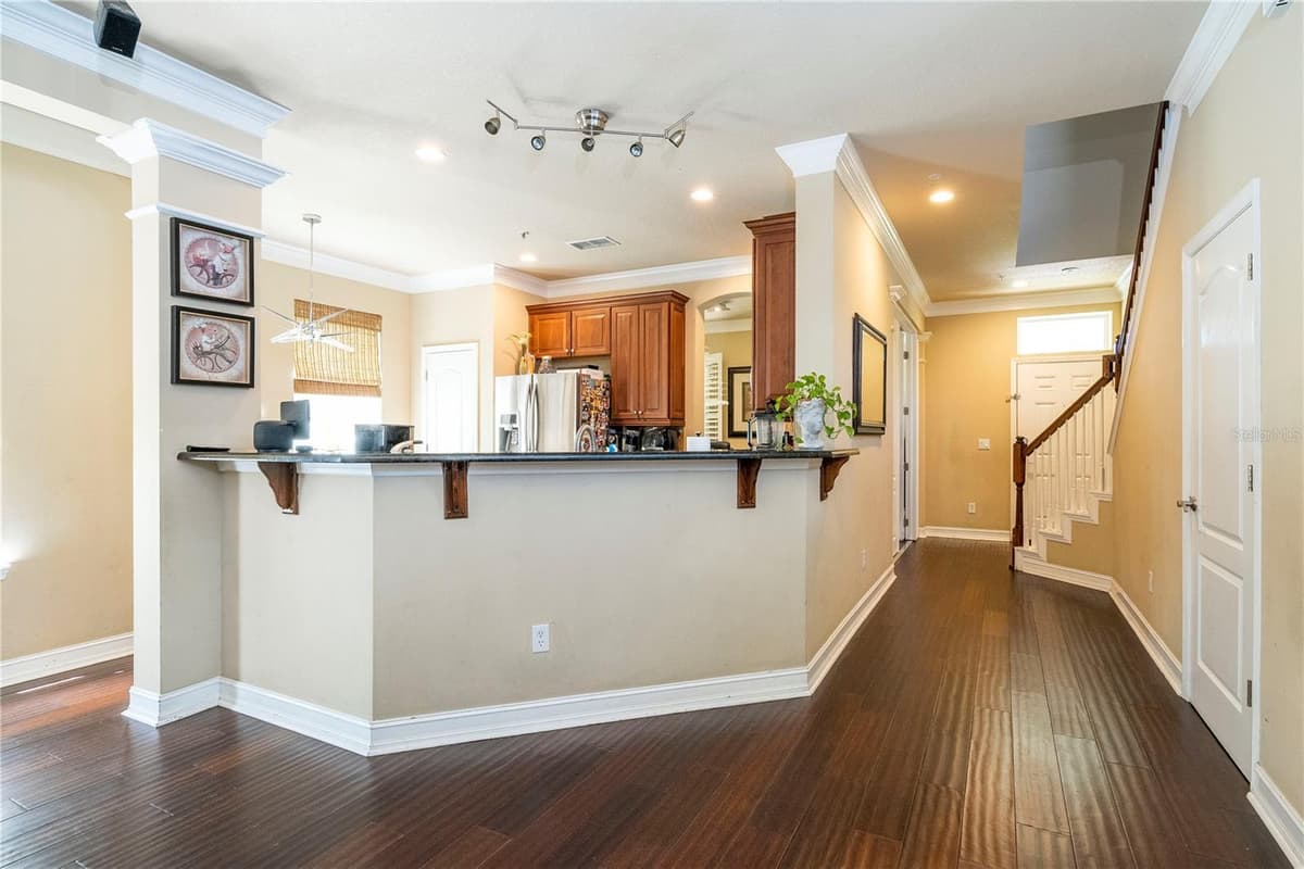 1555 HANKS AVENUE — photo 36 of 83