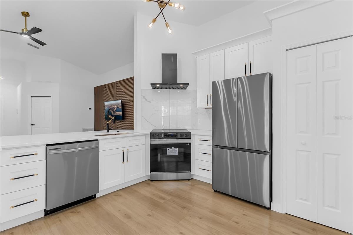309 BAY STREET — photo 13 of 30