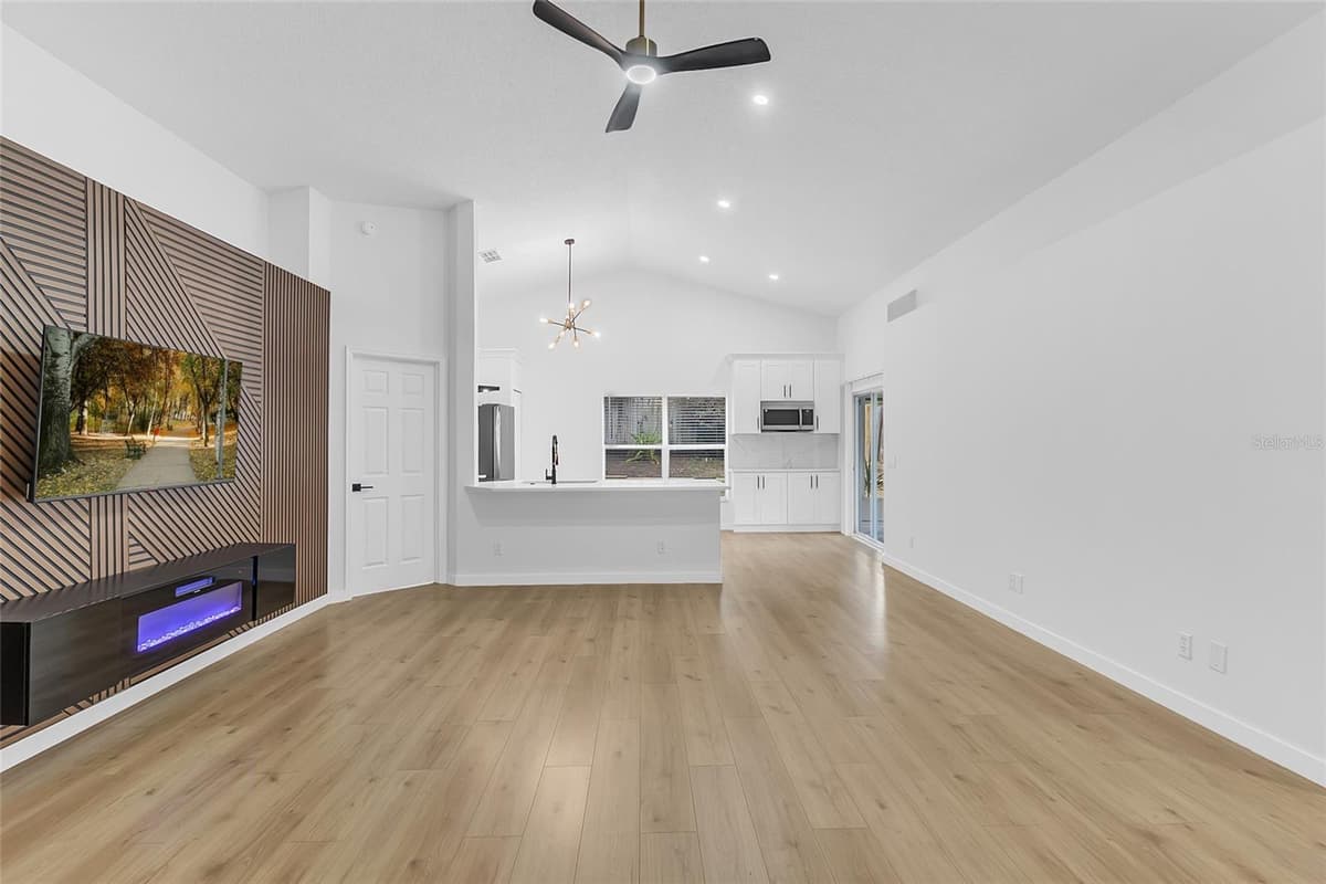 309 BAY STREET — photo 6 of 30