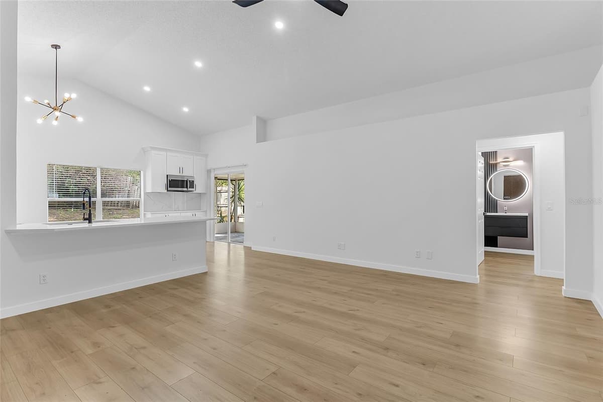 309 BAY STREET — photo 10 of 30