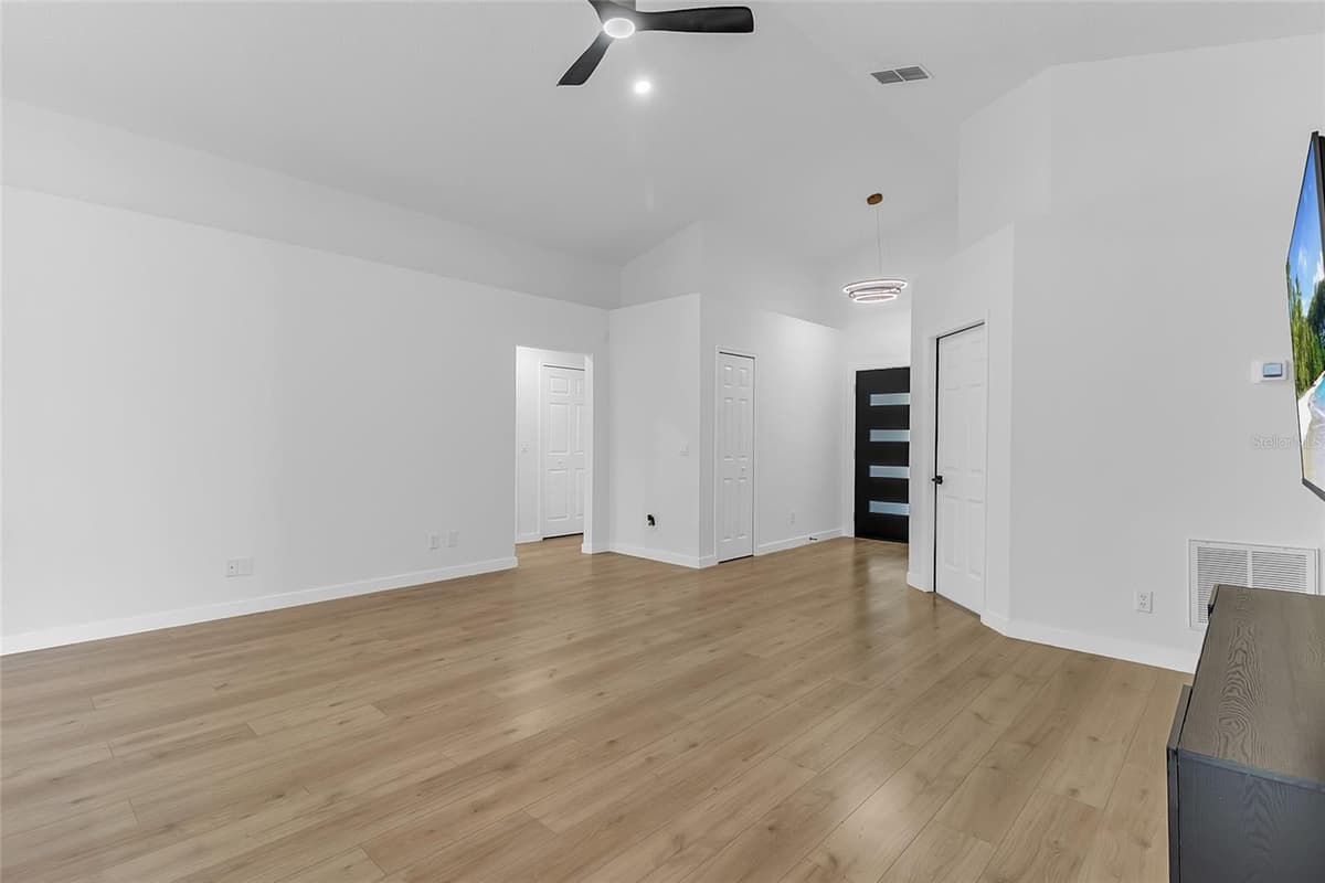 309 BAY STREET — photo 16 of 30