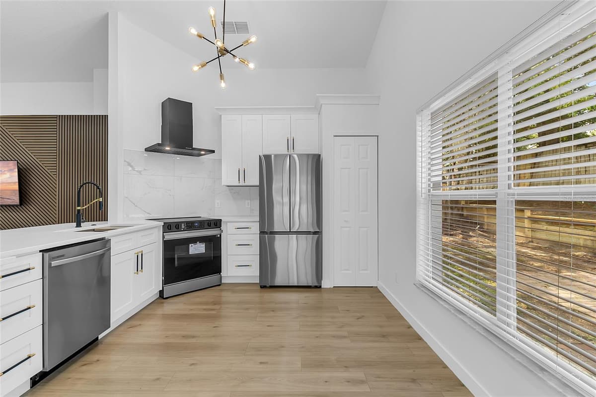 309 BAY STREET — photo 14 of 30