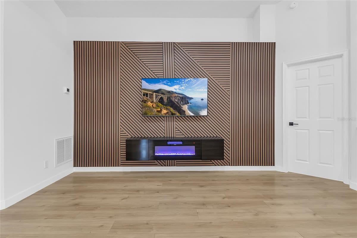 309 BAY STREET — photo 9 of 30