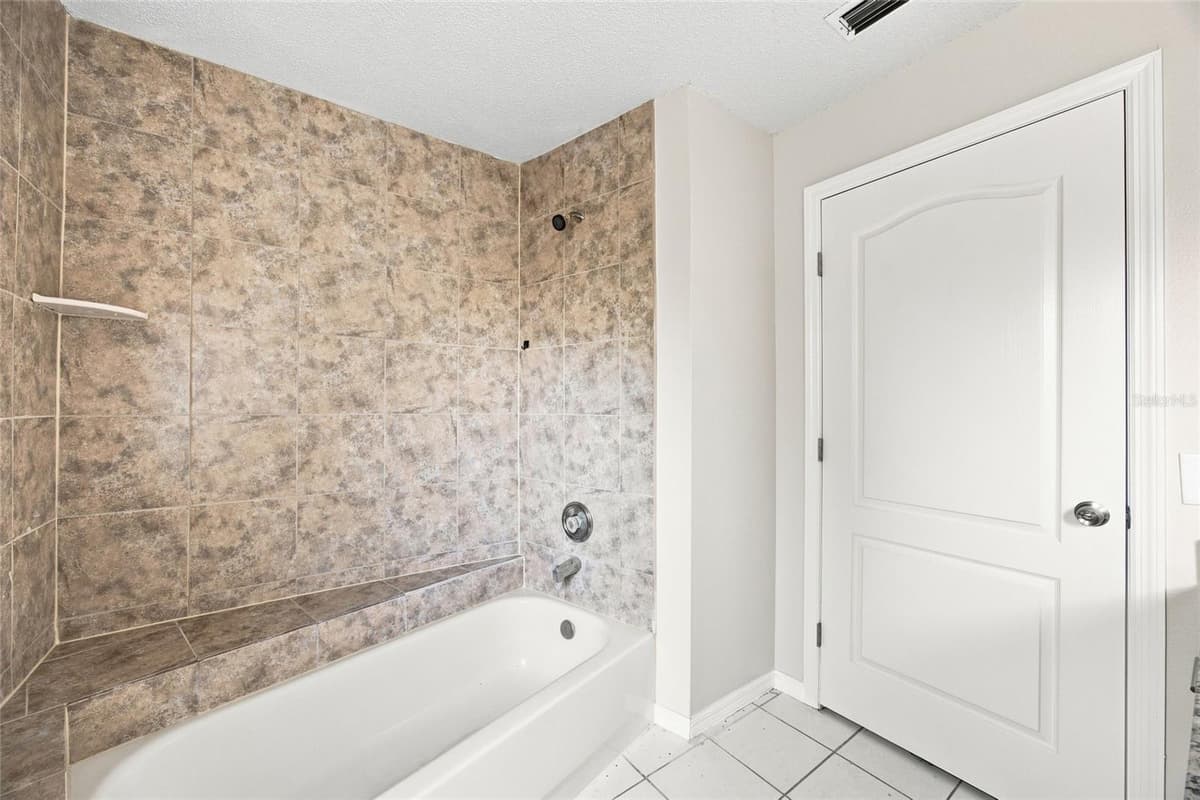 3191 DELTONA BOULEVARD — photo 25 of 36