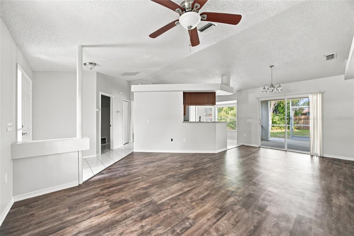 3191 DELTONA BOULEVARD — photo 6 of 36