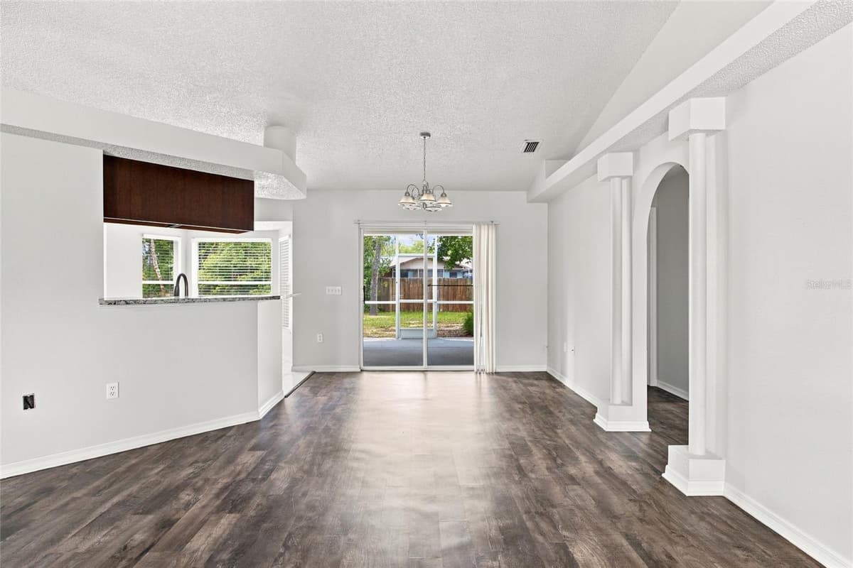 3191 DELTONA BOULEVARD — photo 11 of 36