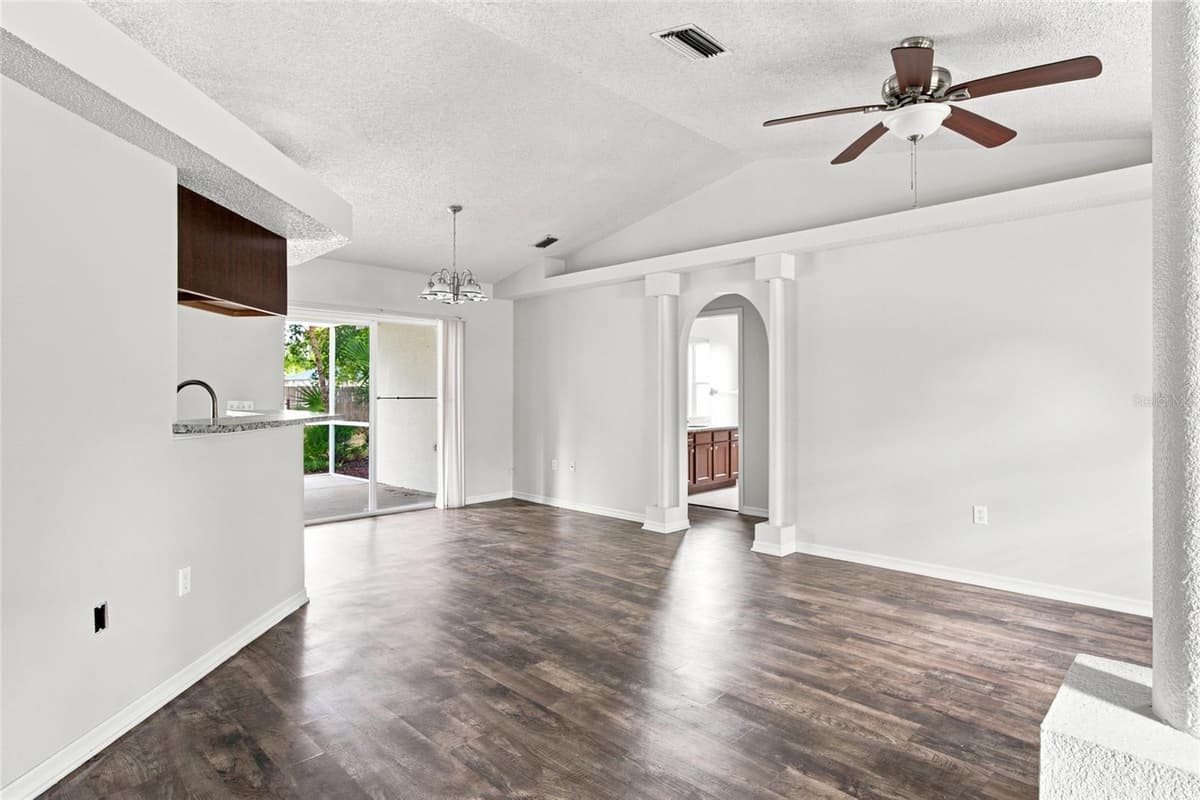 3191 DELTONA BOULEVARD — photo 7 of 36