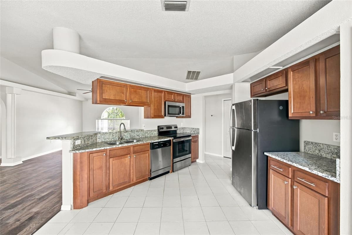 3191 DELTONA BOULEVARD — photo 10 of 36