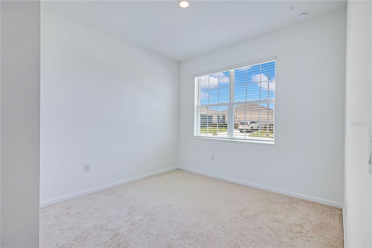 437 SILVER PALM DRIVE — photo 17 of 35