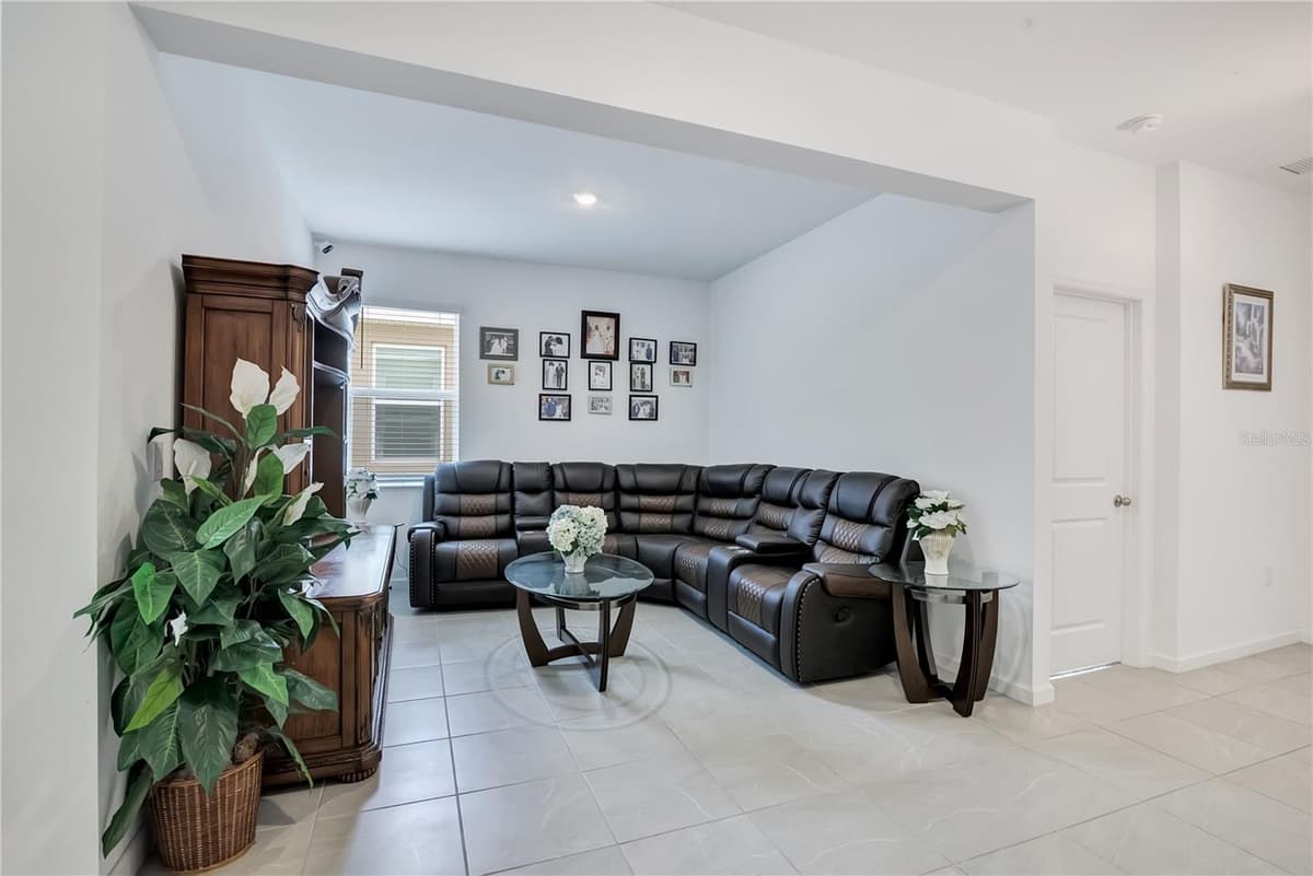437 SILVER PALM DRIVE — photo 5 of 35