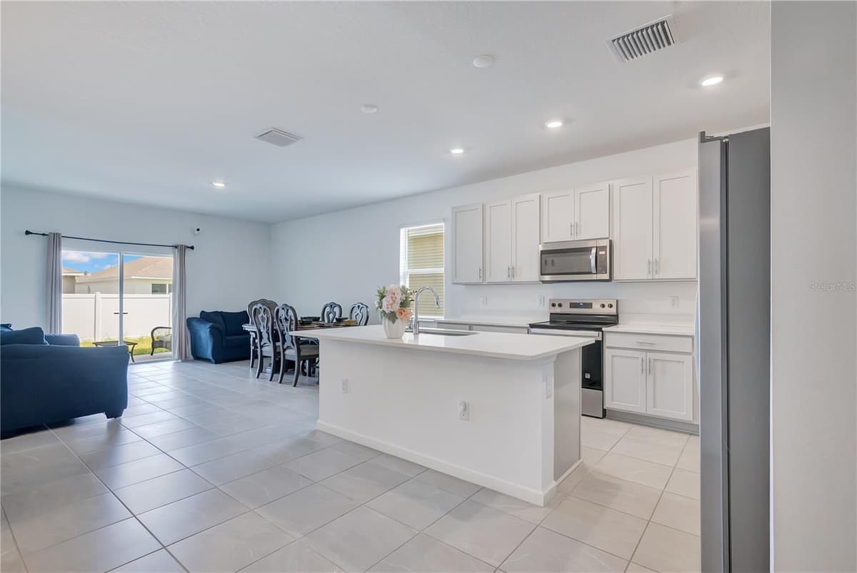 437 SILVER PALM DRIVE — photo 6 of 35