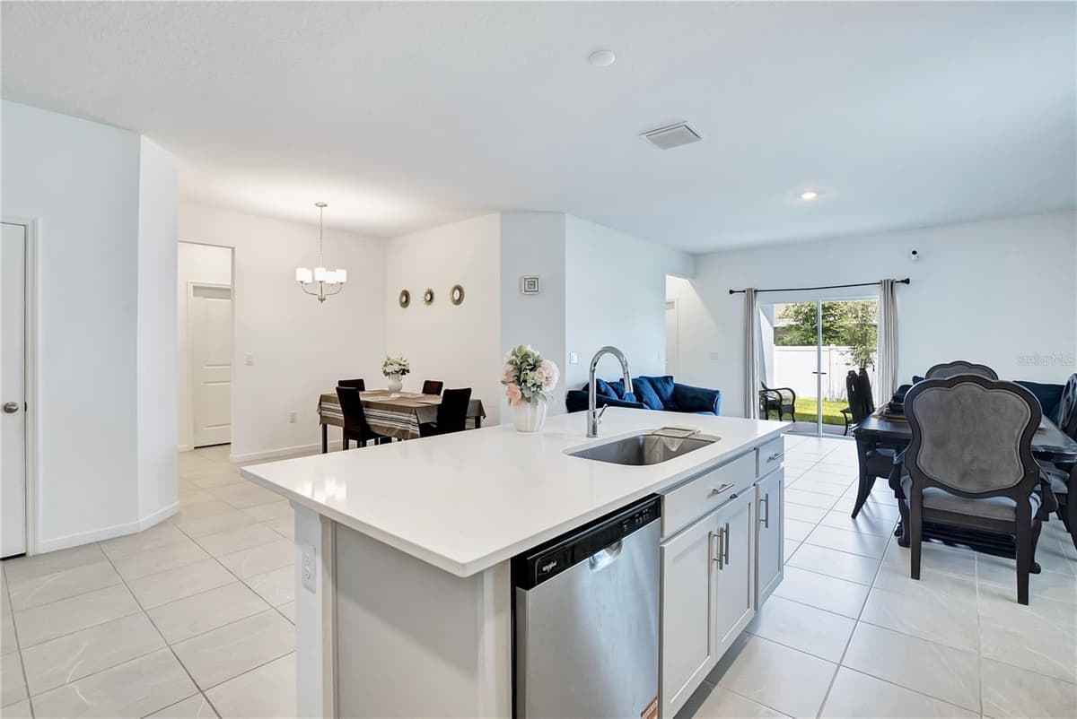 437 SILVER PALM DRIVE — photo 9 of 35