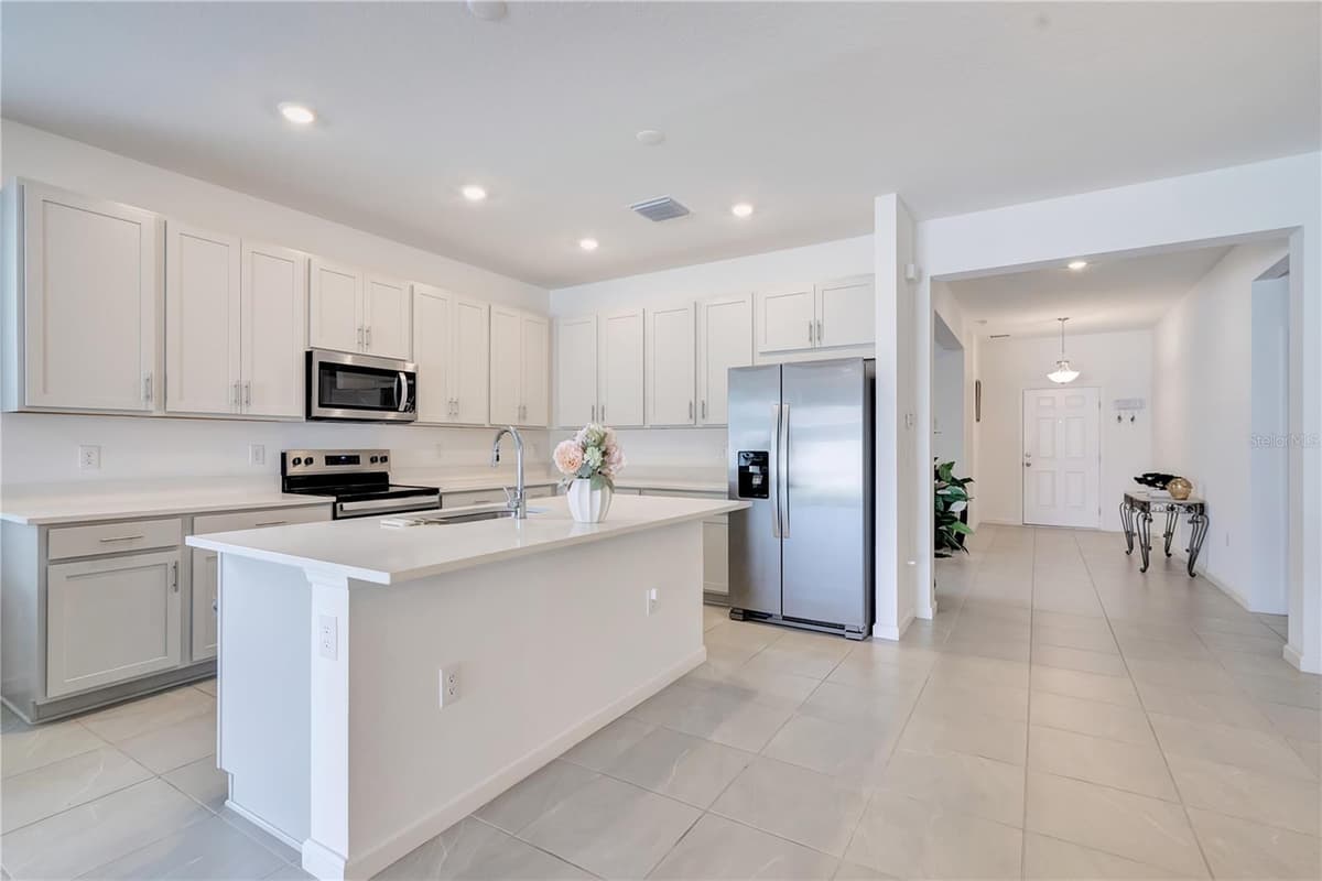 437 SILVER PALM DRIVE — photo 8 of 35