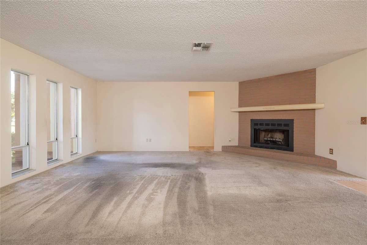 6355 102ND TERRACE — photo 5 of 36