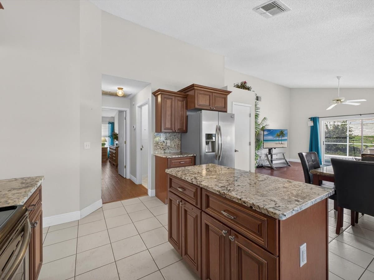 267 ROCHESTER LOOP — photo 8 of 32