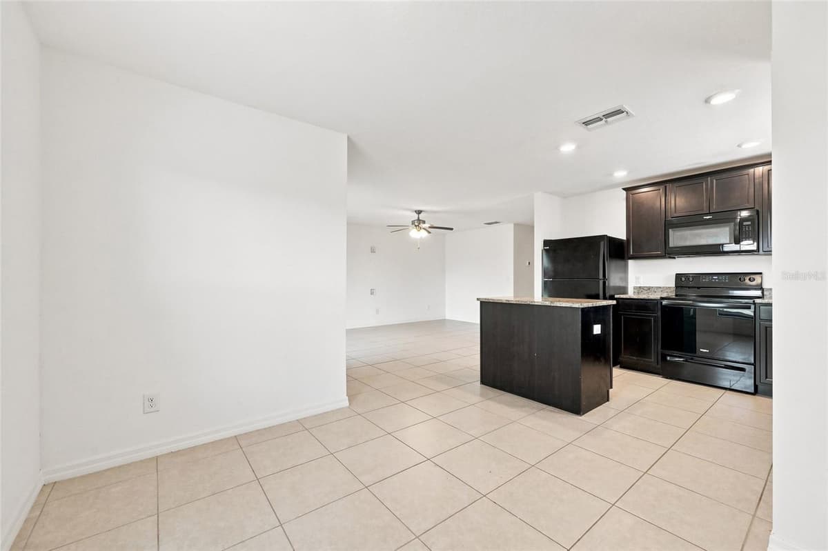 2166 MANDARIN LOOP — photo 13 of 25
