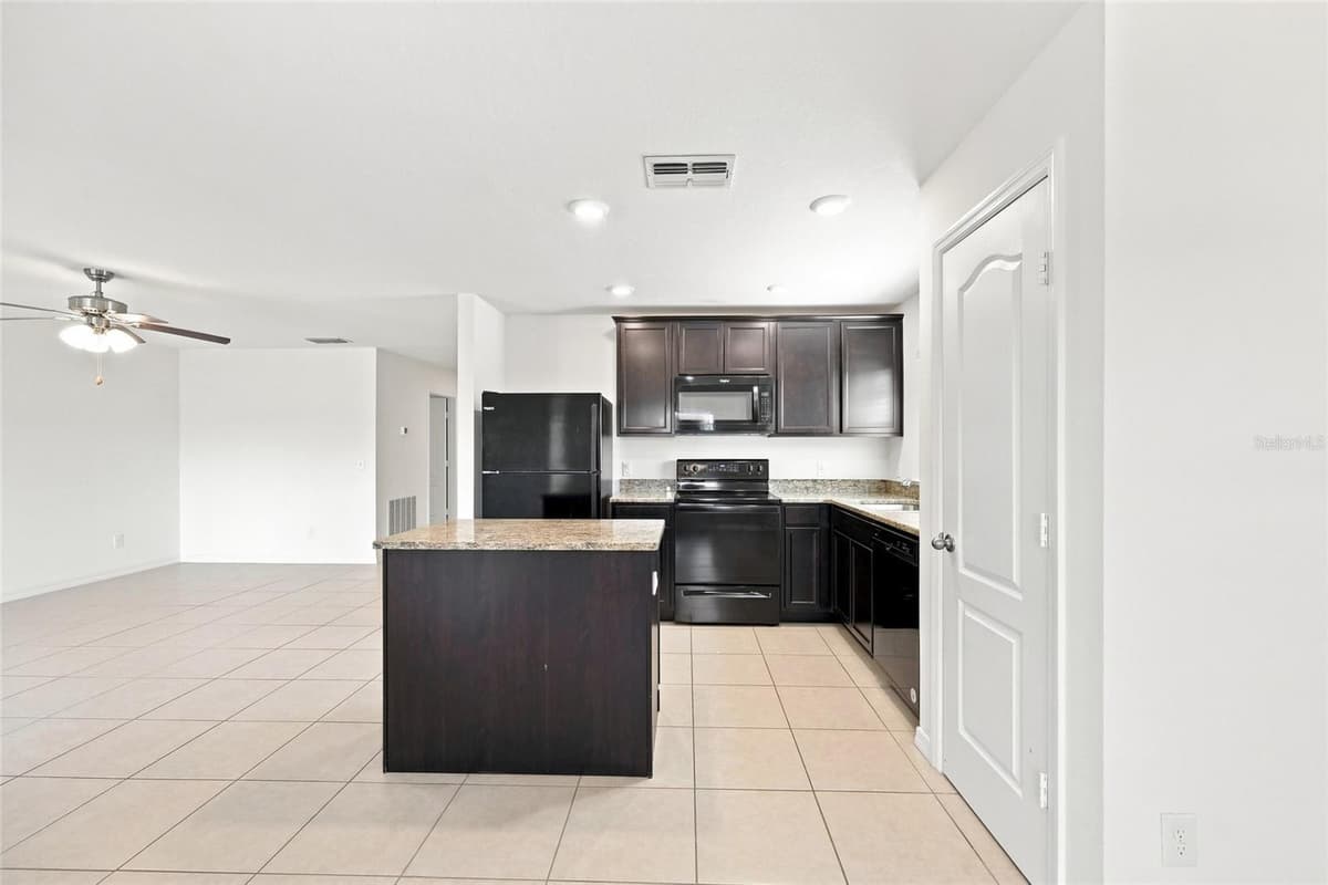 2166 MANDARIN LOOP — photo 14 of 25
