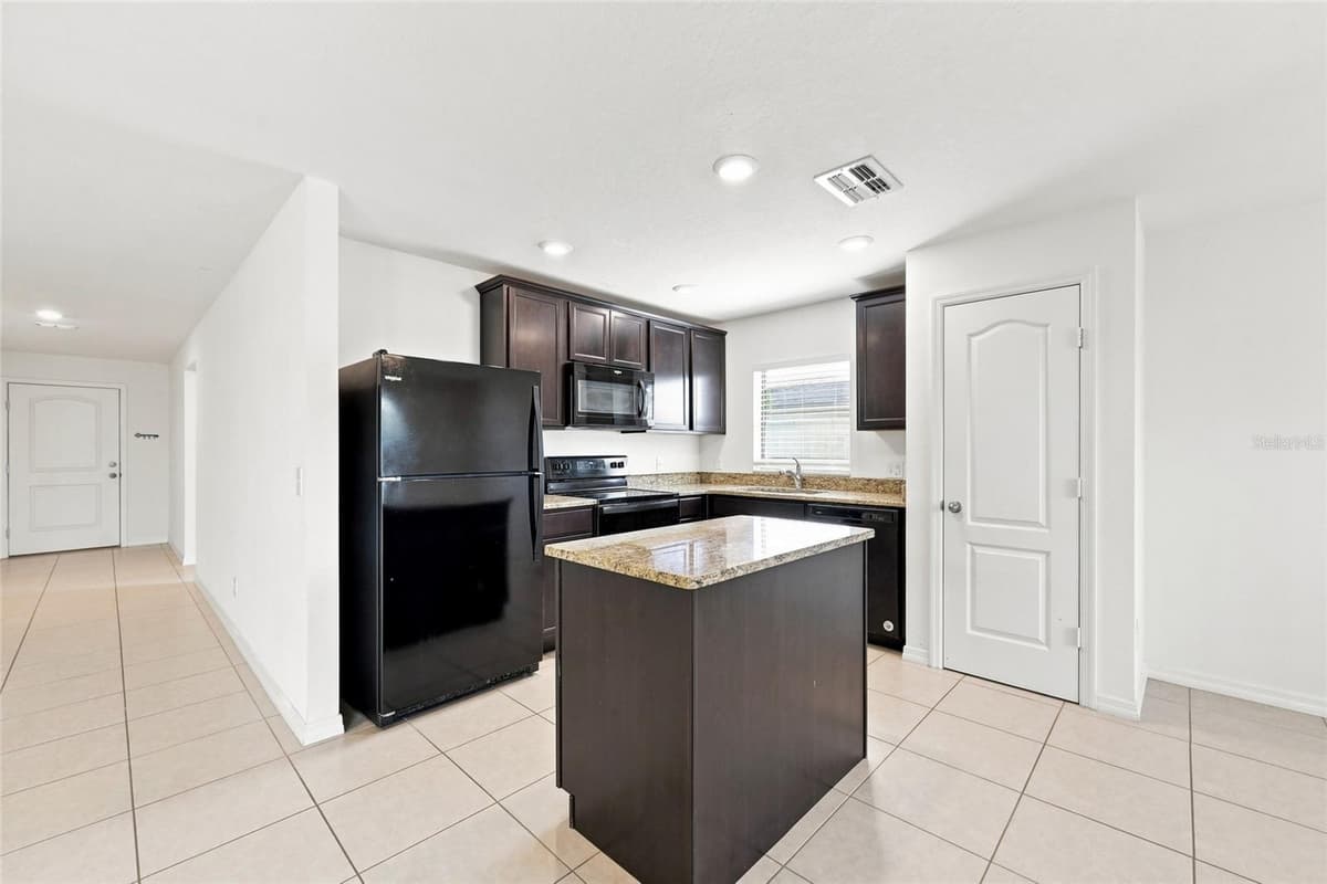 2166 MANDARIN LOOP — photo 15 of 25