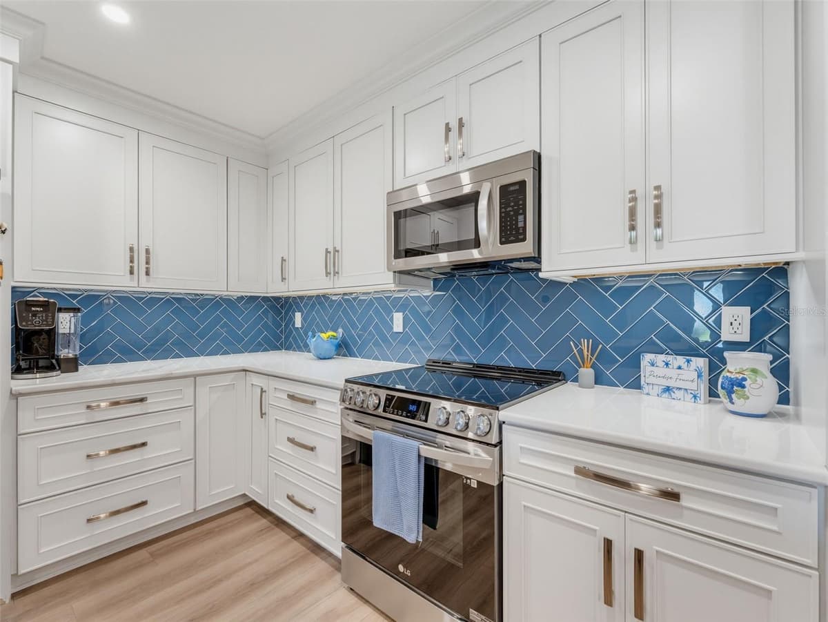 1372 CARLISLE COURT — photo 12 of 80