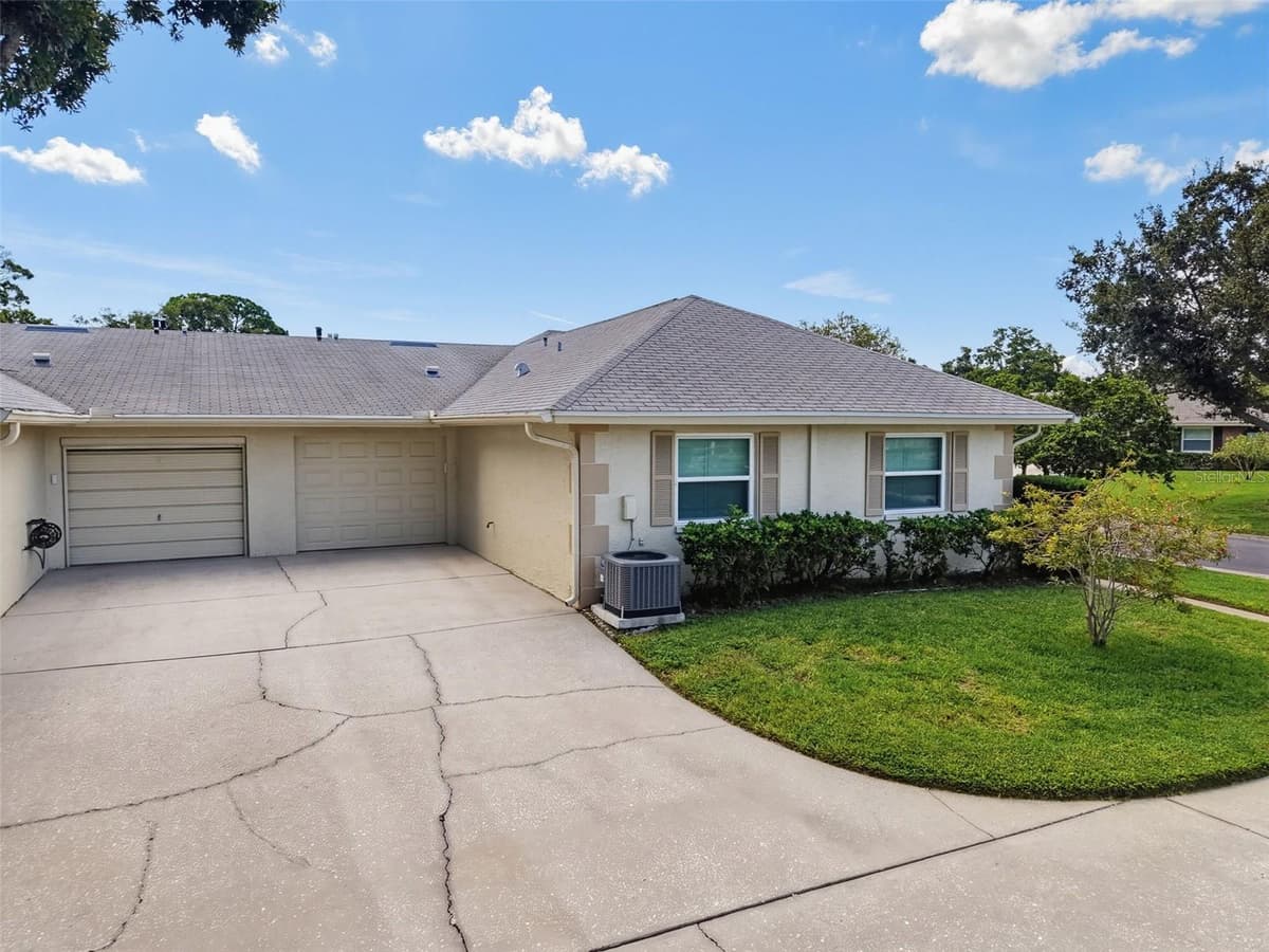 1372 CARLISLE COURT — photo 4 of 80