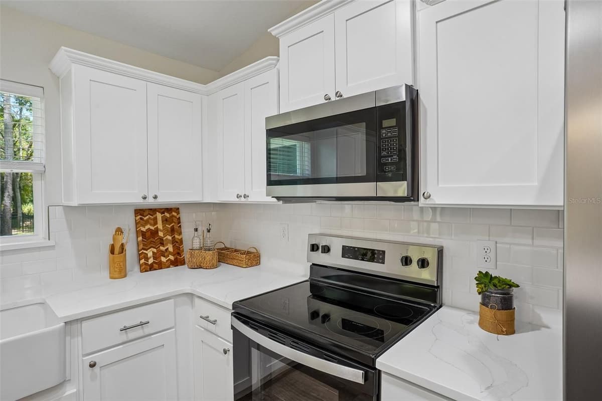 10115 ATHENIA DRIVE — photo 16 of 55