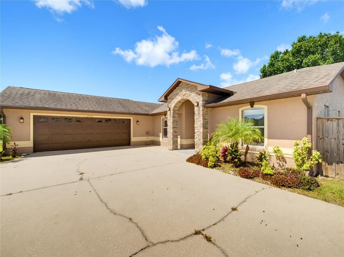5719 SWEETHEART COURT — photo 4 of 49