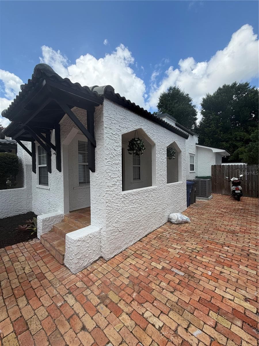 1409 SUNSET DRIVE — photo 4 of 33
