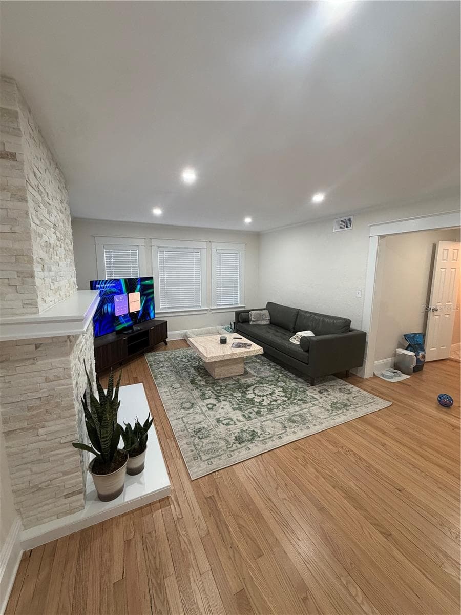 1409 SUNSET DRIVE — photo 8 of 33