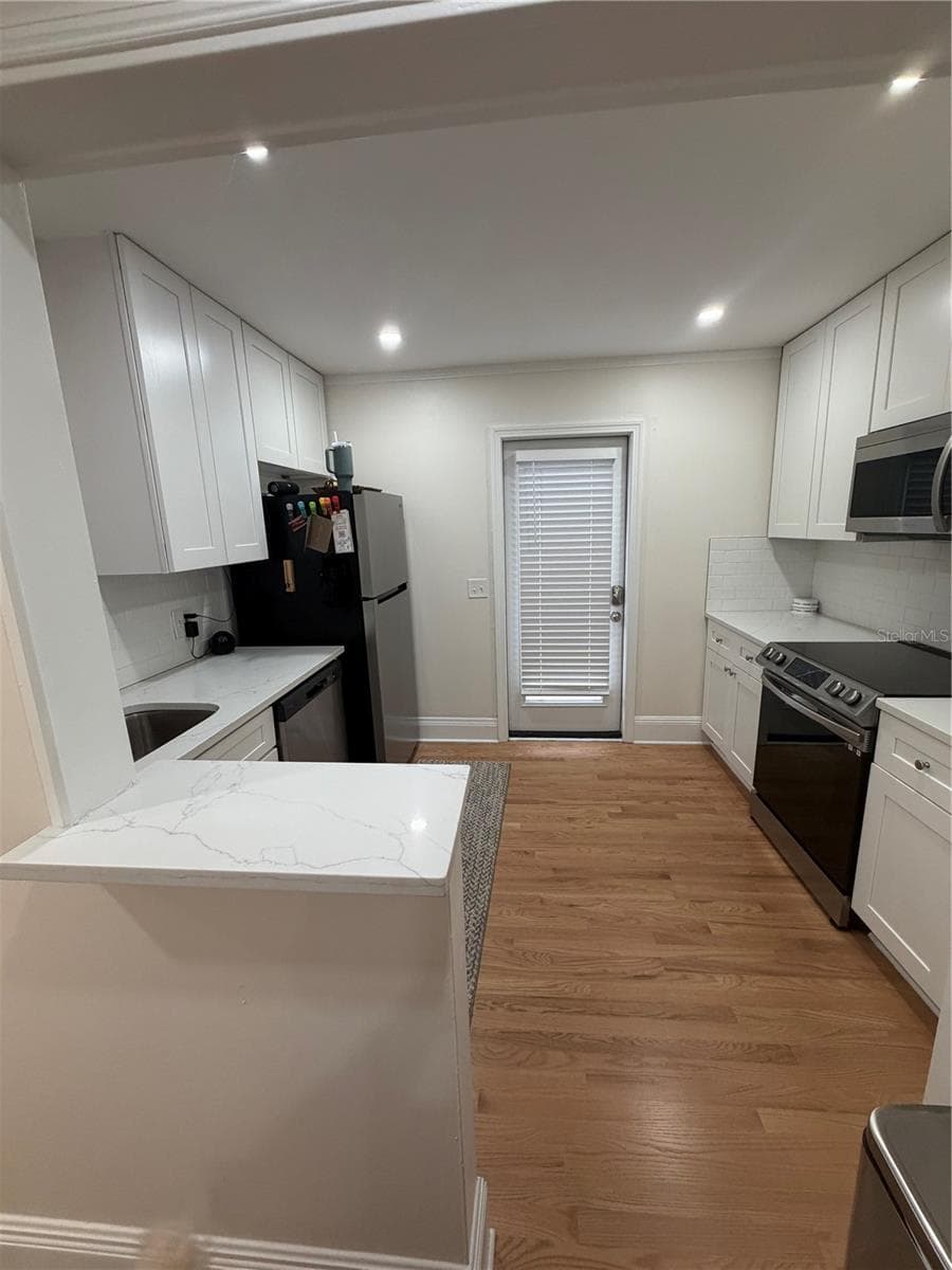 1409 SUNSET DRIVE — photo 13 of 33