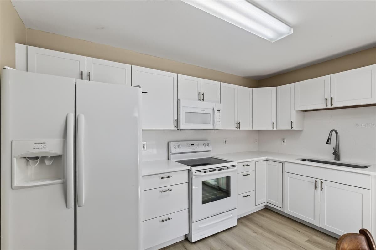 4224 SNOWDON STREET — photo 11 of 42