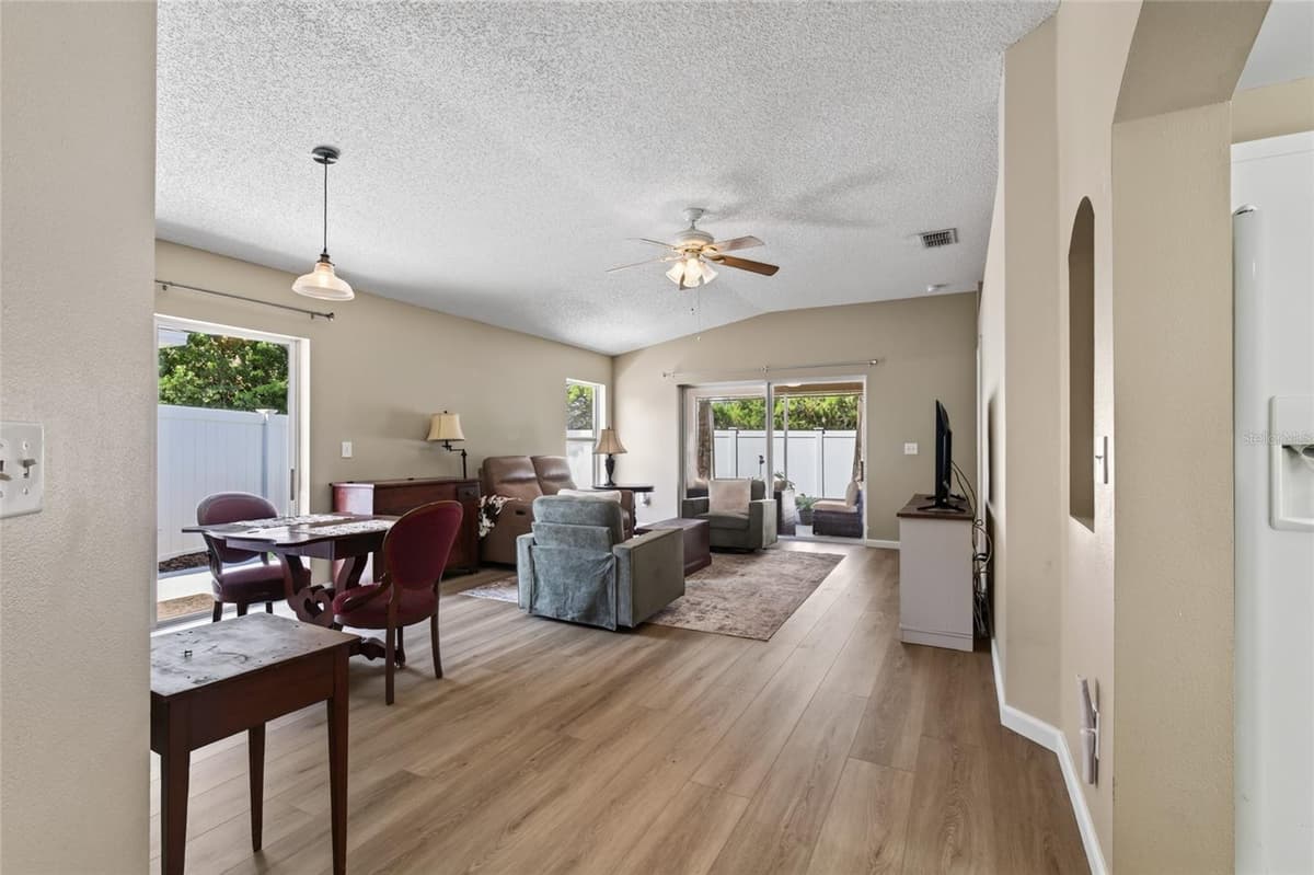 4224 SNOWDON STREET — photo 7 of 42