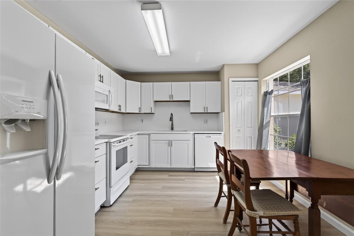 4224 SNOWDON STREET — photo 9 of 42