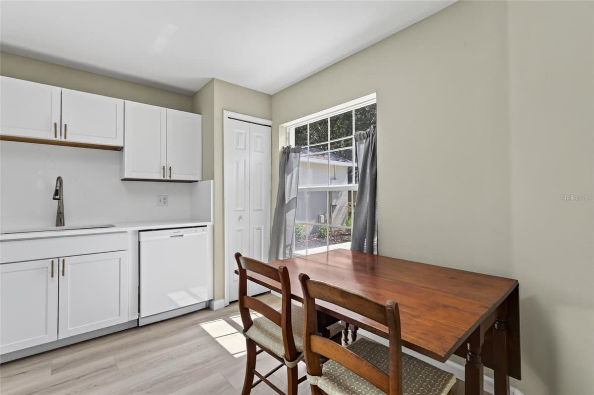 4224 SNOWDON STREET — photo 10 of 42