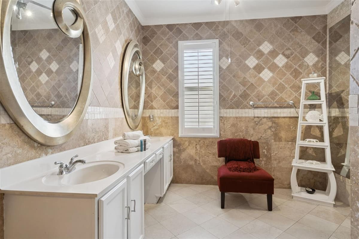536 GLENEAGLES DR — photo 13 of 32