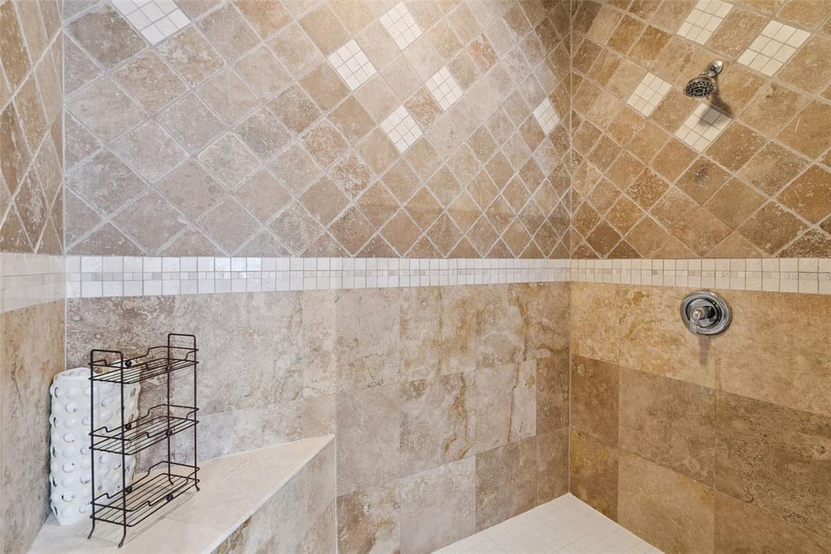 536 GLENEAGLES DR — photo 15 of 32