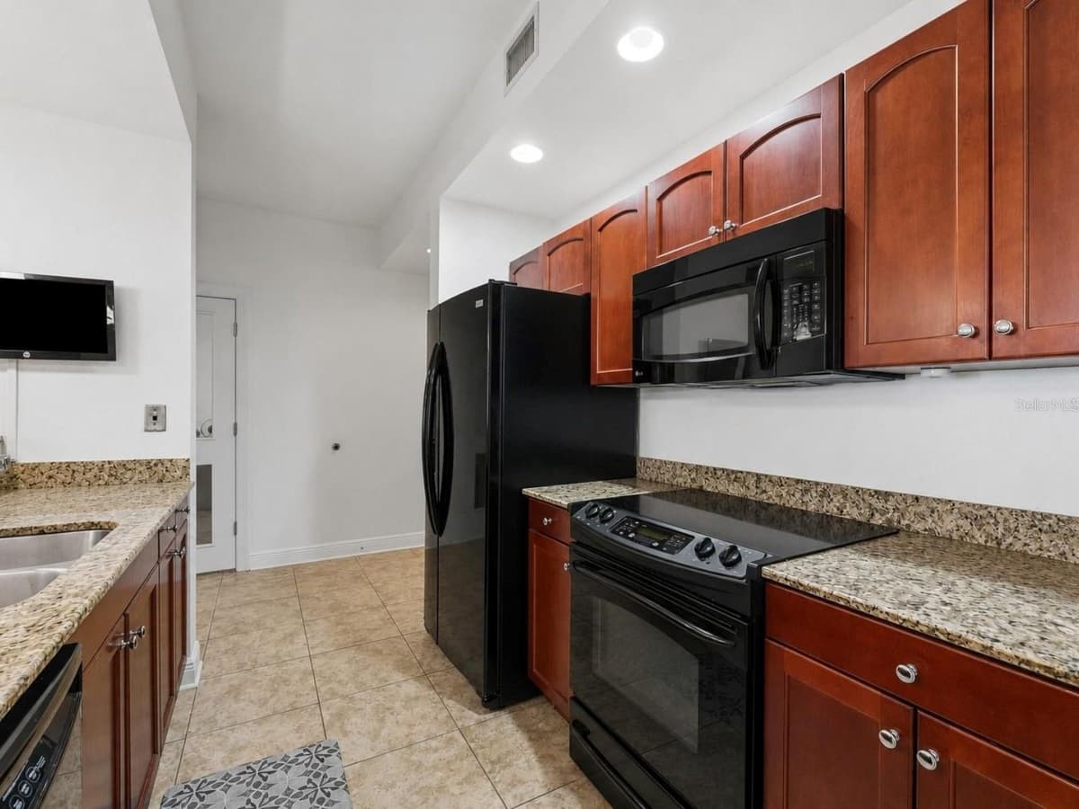 628 CLEVELAND STREET — photo 14 of 47