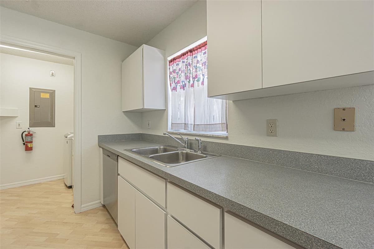 8157 STURBRIDGE COURT — photo 10 of 20
