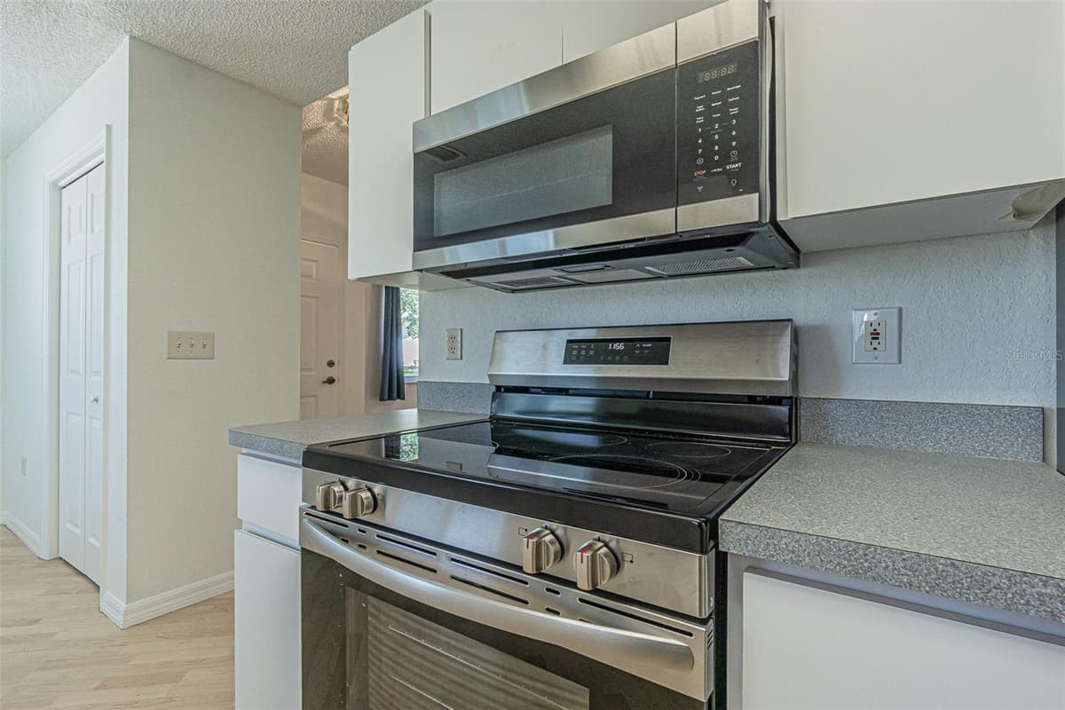 8157 STURBRIDGE COURT — photo 9 of 20