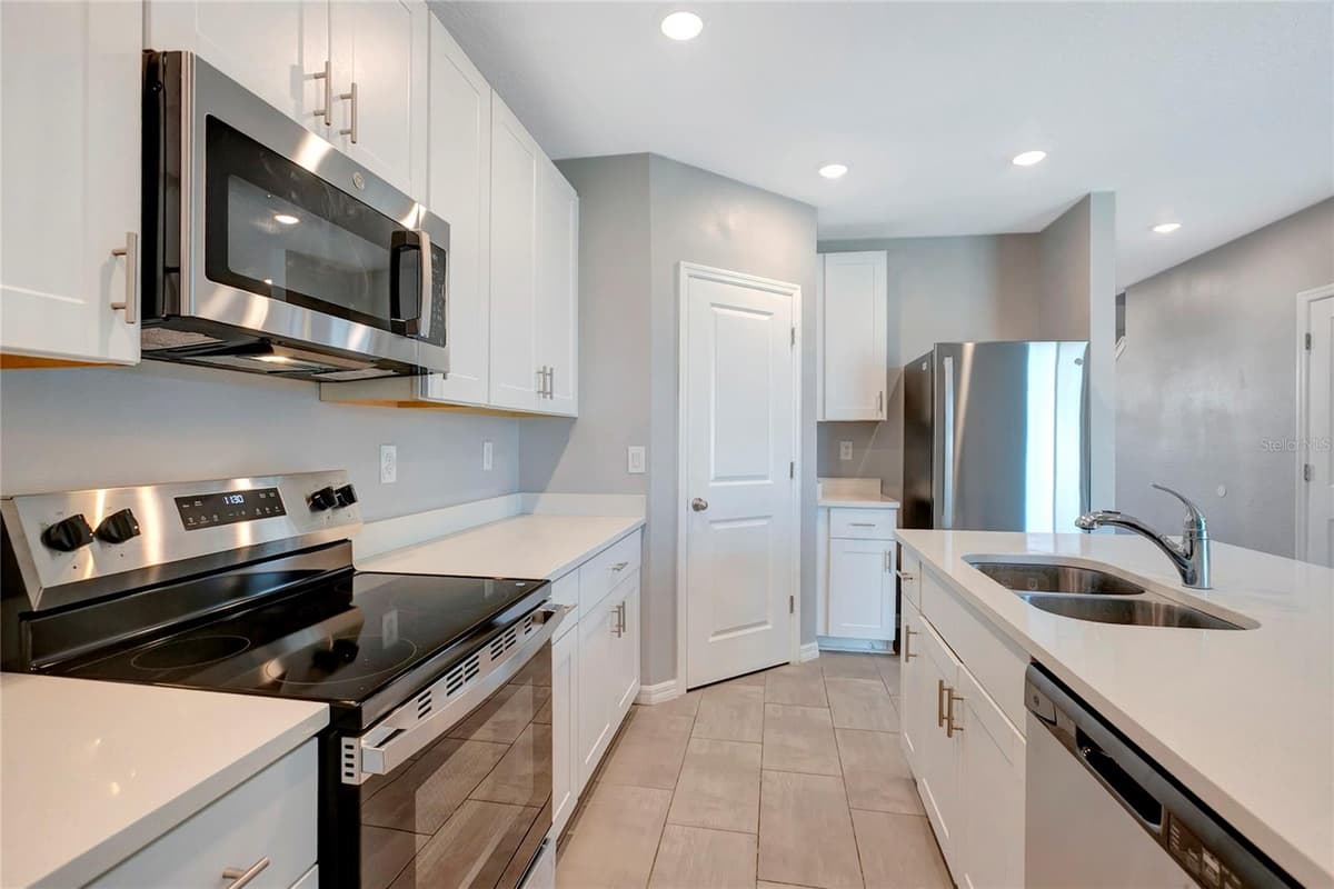 38689 HARLOW ROSE DRIVE — photo 14 of 49