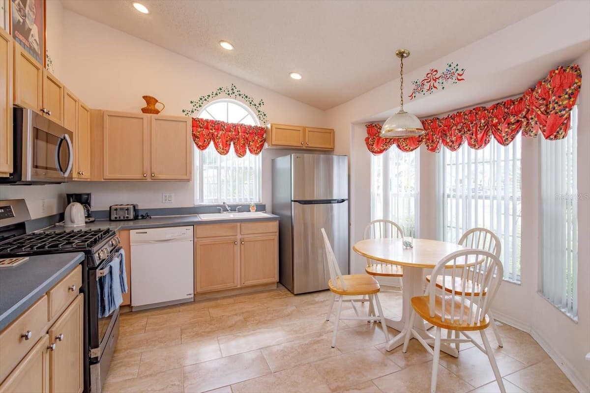 4655 CHEYENNE POINT TRAIL — photo 4 of 11