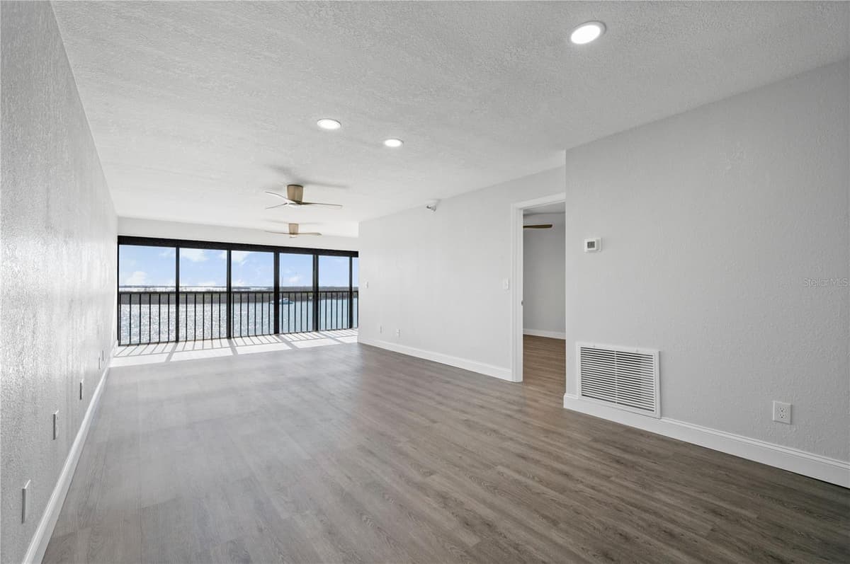 1751 BEACH ROAD — photo 15 of 35