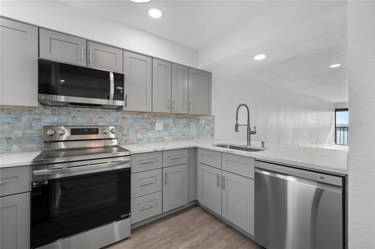 1751 BEACH ROAD — photo 3 of 35