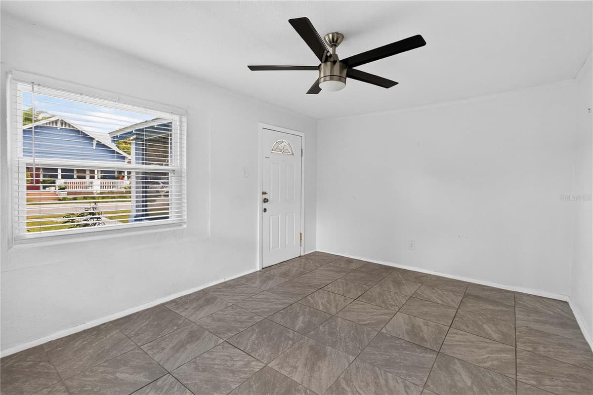 1103 BRACK STREET — photo 4 of 39