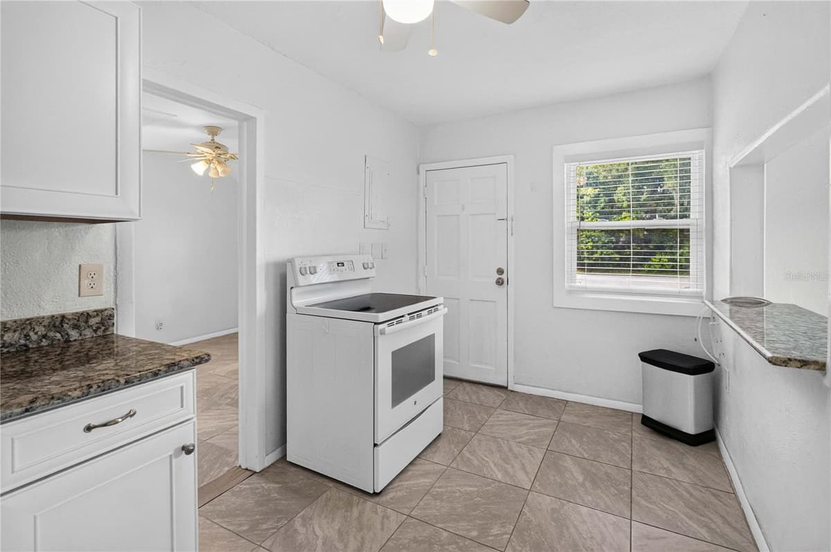 1103 BRACK STREET — photo 5 of 39