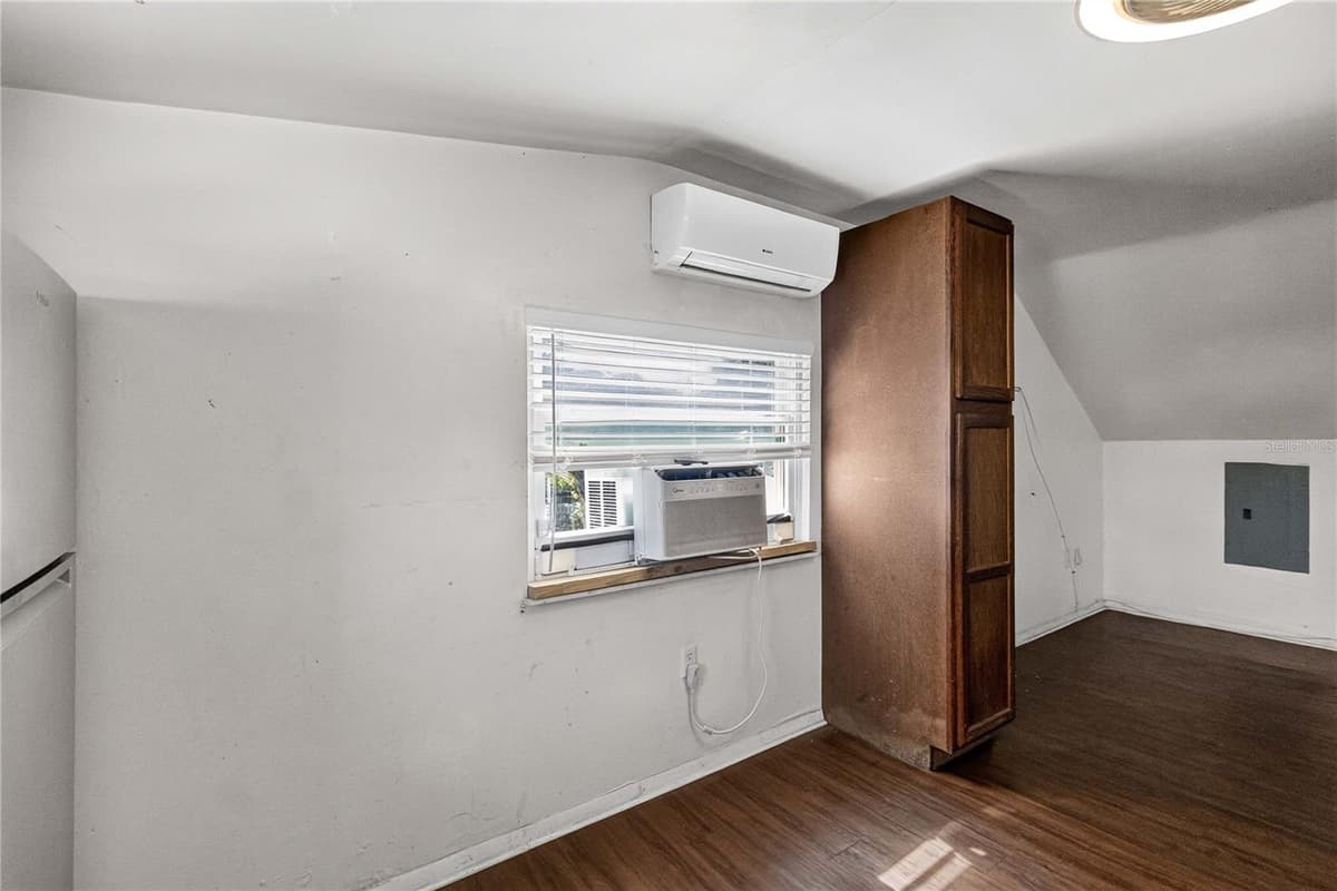 1103 BRACK STREET — photo 27 of 39