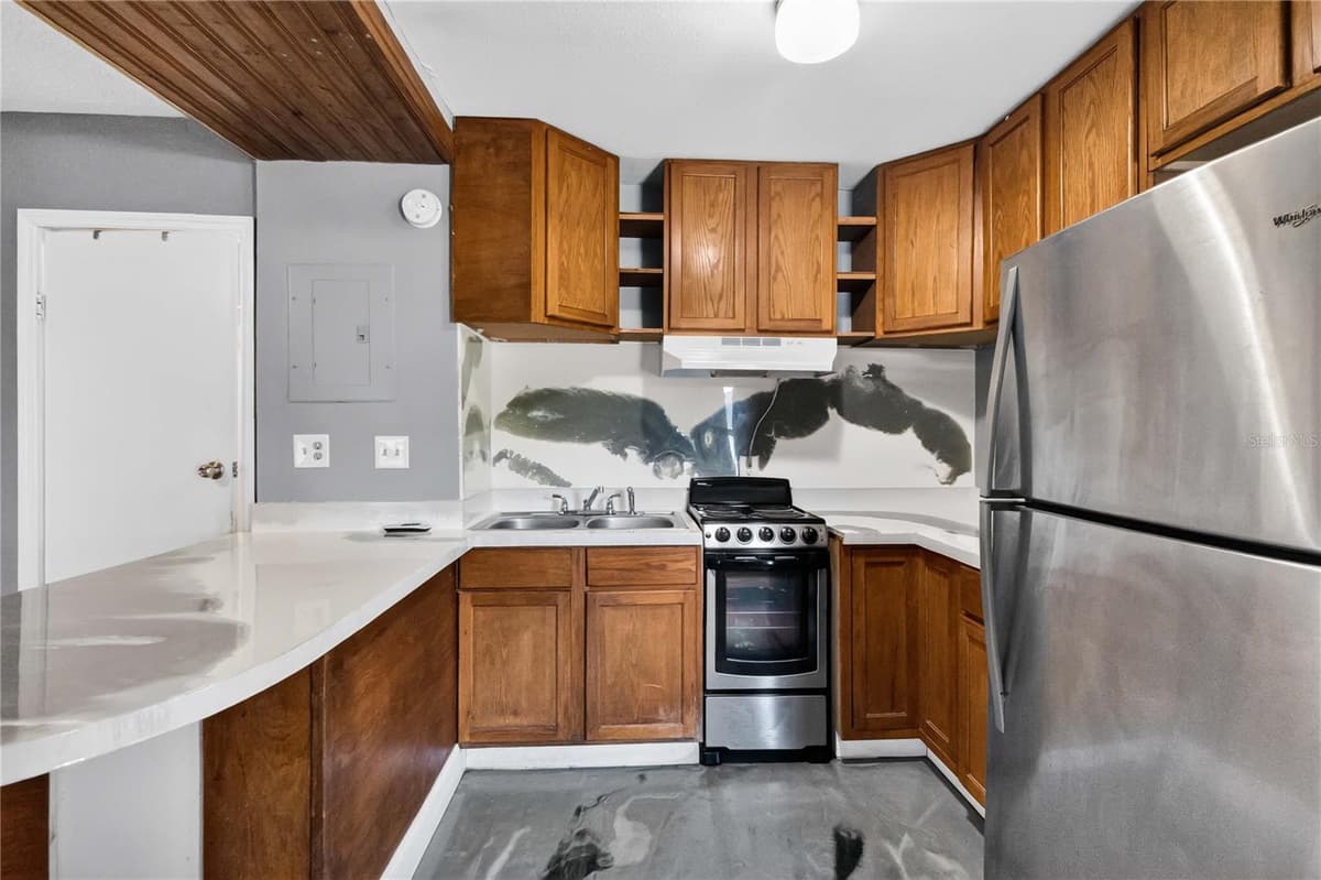 1103 BRACK STREET — photo 14 of 39