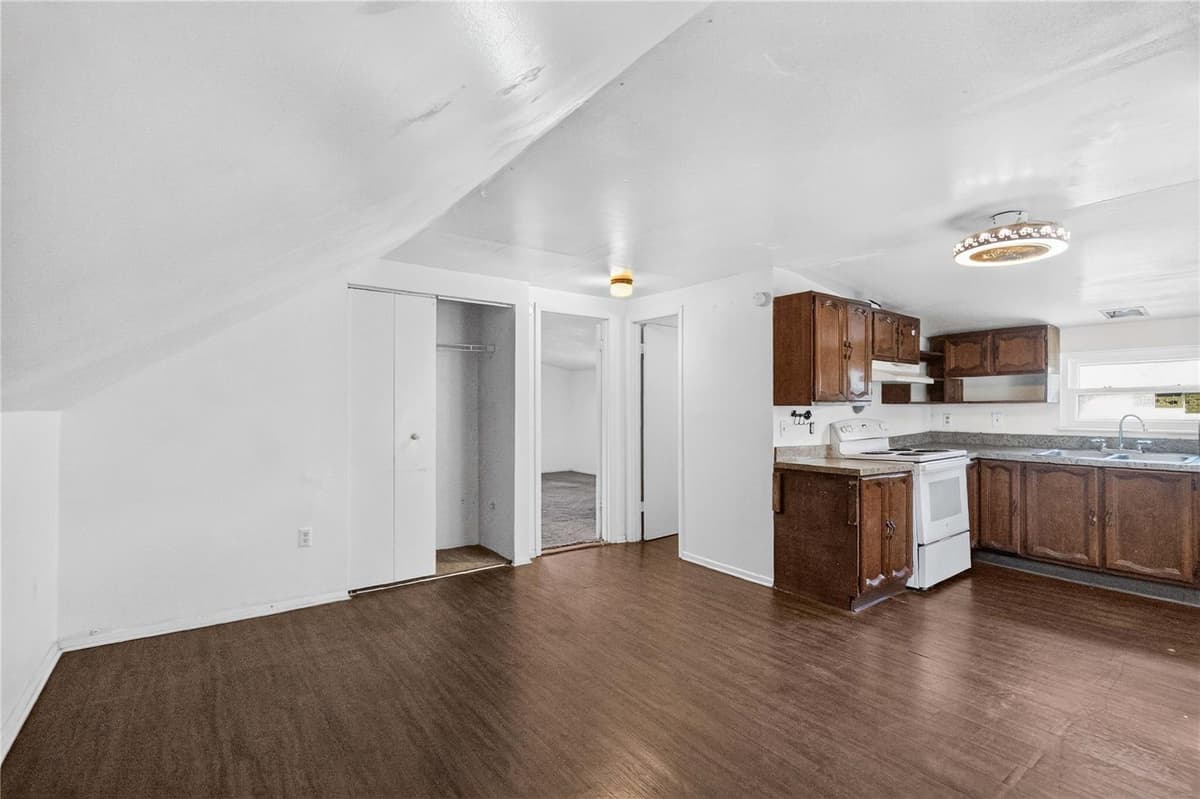 1103 BRACK STREET — photo 23 of 39